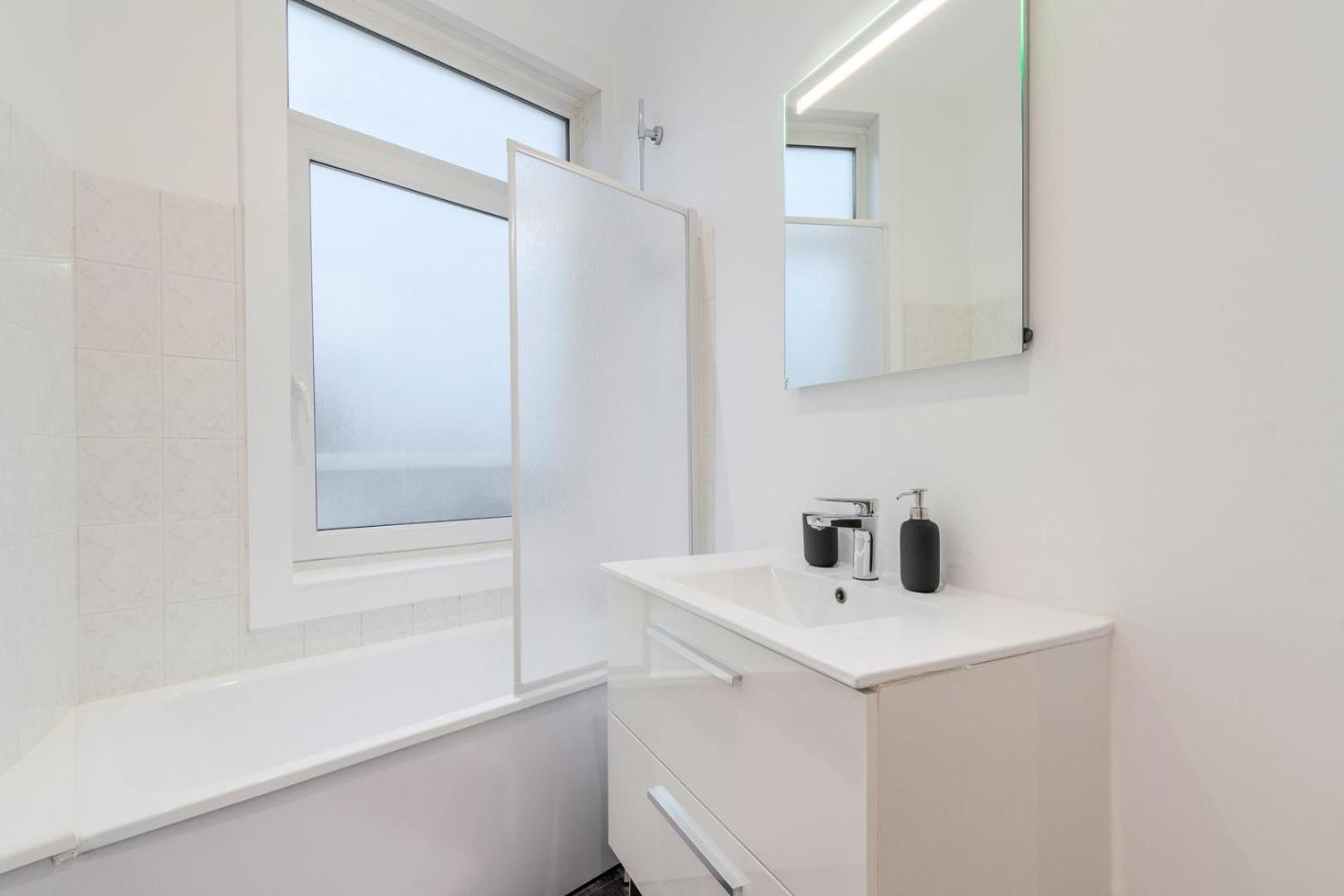 Apartment For 4 In Front Of Lille Flandres Station Ngoại thất bức ảnh